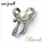 ブローチ レディース  リボン パール ラインストーン シルバー シンプル 結婚式 入学式 卒業式 入園式 卒園式 おしゃれ