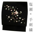 ショッピング名古屋帯 名古屋帯 正絹 黒 塩瀬 手刺繍 花 椿 リサイクル カジュアル お洒落 仕立て上がり 九寸 No.i6-2563