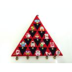 新春 お正月飾り 節句飾り ちりめんリース 赤黒うろこ模様 鏡餅 招き猫 羽子板 手毬 凧 鈴付き 938 ggp