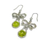 ペリドットピアスリボンオリーブグリ...