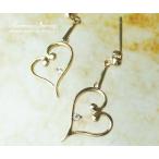K18 "ブラタイプオープン ハート ピアス OPEN HEART PIERCE" キュートな装いのハートピアス。中央には天然ダイヤモンドを計0.03CTセット。キラキラと光をラン