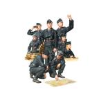 タミヤ 1/ 35 ミリタリーミニチュアシリーズ No.354 ドイツ国防軍 戦車兵セット(35354)プラモデル 返品種別B