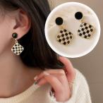 Yahoo! Yahoo!ショッピング(ヤフー ショッピング)ピアス 四角 揺れる キラキラ かわいい パールピアス 人気アクセサリー イヤリング 二次会 結婚式（メール便送料無料）