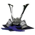 唐獅子大鍬形兜　敷布（36cm角）付き　兜寸法：高さ34×巾35×奥行22cm　o04-02