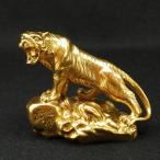 虎の置物 干支の置物 寅 トラ とら 置物 干支 風水 縁起物 金運アップ グッズ 開運グッズ 風水グッズ 2026 ( 銅製 上山虎 )