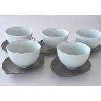 湯飲みと木の葉の茶托 薄いブルー