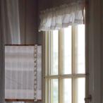 バランス ミニミニ・白　短いカーテン　突っ張り棒を隠す
