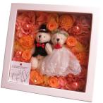 ショッピング結婚祝い 結婚祝い プレゼント 花 友人 友達 ウェディング ベアー ぬいぐるみ プリザーブドフラワー入りギフト 壁掛け ガラスケース オレンジ仕上げ