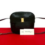 極 美品 Salvatore Ferragamo サルヴァトーレフェラガモ ヴァラ 金具 レザー 本革 ショルダーバッグ ポシェット ブラック 黒 82419