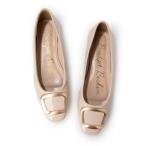 ブリジット バーキン Bridget Birkin スクエアバックルフラットシューズ （ベージュエナメル）