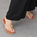 イタリアンシューメーカーズ ITALIAN SHOEMAKERS メタルモチーフトングサンダル （ライトベージュ雑材）