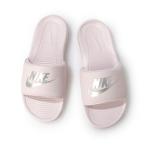 ナイキ NIKE レディース シャワーサンダル ナイキ ウィメンズ ビクトリー ワン スライド CN9677600 (ベアリーローズ/メタリックシルバ