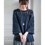 ショッピング花 オトナ OTONA 袖コンシャス 花モチーフ 綿エレガントに浮き立つ花々 （ネイビー）