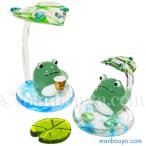 カエル 雑貨 置物 ガラス細工 セット ミニチュア グラススクエア 雨を楽しむカエル