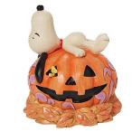 エネスコ Enesco 置物 インテリア 6008966 Enesco Peanuts by Jim Shore Halloween Snoopy Laying on Carv