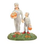 デパートメント56 Department 56 置物 6007784 Department 56 Snow Village Halloween Accessories Mommy Tr