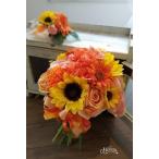 ひまわりクラッチブーケ・ブートニア ガーベラ ビタミンカラー ガーデンウェディング オレンジ2-bo086