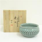 金浩龍（号：得如）造　高麗青磁富貴紋透刻二重建水（共箱）