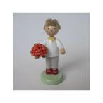 男の子と赤い実