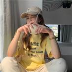 英字ロゴプリント 半袖Tシャツ スリット入り  おしゃれでカジュアル、夏にぴったりなロゴプリントTシャツ