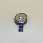 スクエアデザインとパープルカラーが...