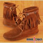 ショッピングミネトンカ コラボ MINNETONKA×earth music&ecology ミネトンカ×アース ミュージック&エコロジー フリンジ付 モカシンブーツ 422X ブラウンスエード JPN23.0cm