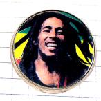 ピンバッジ・ボブマーレー歌手ジャマイカ音楽レゲエ緑黄赤ラスタカラーの丸  BOB-MARLEY REGGAE FLAG RASTAFARI RASTA