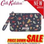 Yahoo! Yahoo!ショッピング(ヤフー ショッピング)キャスキッドソン バッグ ポーチ Cath Kidston SINGLE WRISTLET PURSE 849890   NAVY / BABY VEG    比較対照価格2,530 円