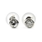 K18ホワイトゴールド 天然ダイヤモンドピアス 0.2CT 覆輪留 代引不可