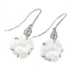 シャネル 瑪瑙（アゲート）フラワーモチーフ・ホワイトカルセドニー/椿ピアス/K18(WG無)-3.7 ...