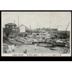 ( Kinki район большой фэн-шуй .) Sakai .. близко государственная трасса сверху . вдавлено поднятый лодка для рыбалки. большой группа - Many fishing boats pushed up onto the highway at Sakai. S210729-40