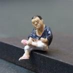 さかつう人形シリーズまなべコレクション　縁台将棋の男A　：さかつう　塗装済完成品　HO(1/87)　7525
