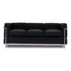 《世界的傑作のソファがくつろぎを