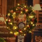 ショッピングイルミネーション クリスマスリース 玄関ドア用 華やか オーナメント付 松笠 松ぼっくり イルミネーション ledライト付 光る クリスマスリース 窓 壁掛け