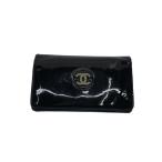 CHANEL◆2つ折り財布/エナメル/BLK/無地/レディース