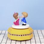 素敵なオルゴール愛回転誕生日プレゼント彫刻されたカップル置物小さな黄色