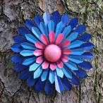 . промежуток. обратная сторона двор. стена. скульптура поэтому ... внизу ..... металл. цветок. стена. оборудование орнамент темно-голубой 