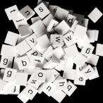 100枚の木製のパズルタイルの工芸アルファベット混合小文字キューブブロック