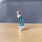 1:64 шкала. миниатюра девушка фигурка. миниатюра People. синий платье . надеты . Mini девушка фигурка. scene geo лама для покрашен полимер производства.