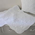 ホワイトキルト ラグマット 50×120 ホワイト ソファーカバー 座面カバー アラベスク柄 キルティングスロー キルティング マルチカバー キルティングラグ 敷物