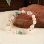 淡いピンク色の長財布