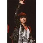  б/у life photograph ( Johnny's ) Kis-My-Ft2/ Tamamori Yuuta / Live фото * грудь выше * костюм чёрный. белый * кожаная куртка * правый рука pa- сверху * body правый направление *2L размер 