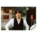  б/у life photograph ( Johnny's ) Hey! Say! JUMP/ Yamada Ryousuke / горизонтальный * грудь выше * костюм белый * лучший чёрный *...* фон поле /16-17 календарь фотосъемка 