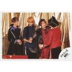 中古生写真(ジャニーズ) ジャニーズWEST/集合(4人)/横型・膝上・衣装黒紫赤・中間重岡見つめ合い・濱田両手コイン・背景金/16初春