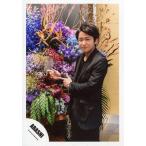 中古生写真(ジャニーズ) 嵐/大野智/膝上・衣装黒・体左向き・両手指差し・花/「I seek/Daylight」PV＆ジャケ写撮影オフショット/公式生写