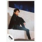 中古生写真(ジャニーズ) 嵐/大野智/全身・座り・衣装黒・体左向き・左膝立て・目線右下/「I seek/Daylight」PV＆ジャケ写撮影オフショッ