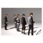  б/у life photograph ( Johnny's ) KAT-TUN/ набор (5 человек )/ горизонтальный * все тело * костюм чёрный * серый * шляпа * спина видеть .* центральный черепаха груша * обе рука поясница * глаз линия правый * фон серый / официальный сырой .