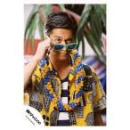 中古生写真(ジャニーズ) 関ジャニ∞/錦戸亮/バストアップ・衣装黄黒・白黒ボーダー・花の首飾り黄青・右手サングラス・目線右上/「罪と夏」PV&