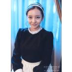 中古生写真(女性) 板野友美/上半身・衣装黒・白・両手下げ・背景水色/CD「HIDE ＆ SEEK」先着購入特典生写真