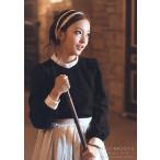 中古生写真(女性) 板野友美/上半身・衣装黒・白・両手箒・目線右/CD「HIDE ＆ SEEK」先着購入特典生写真